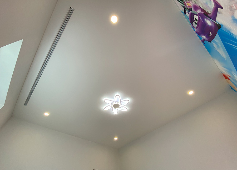 квадратные натяжные потолки