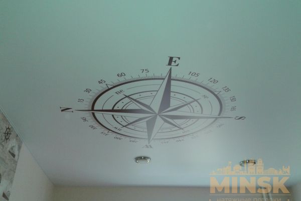 Натяжной потолок с фотопечатью компас 2