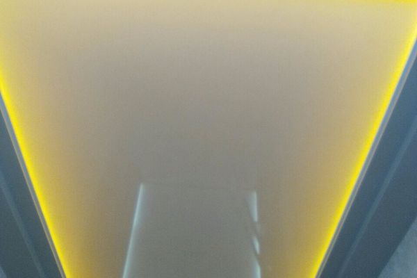 Двухуровневый желтый натяжной потолок с подсветкой